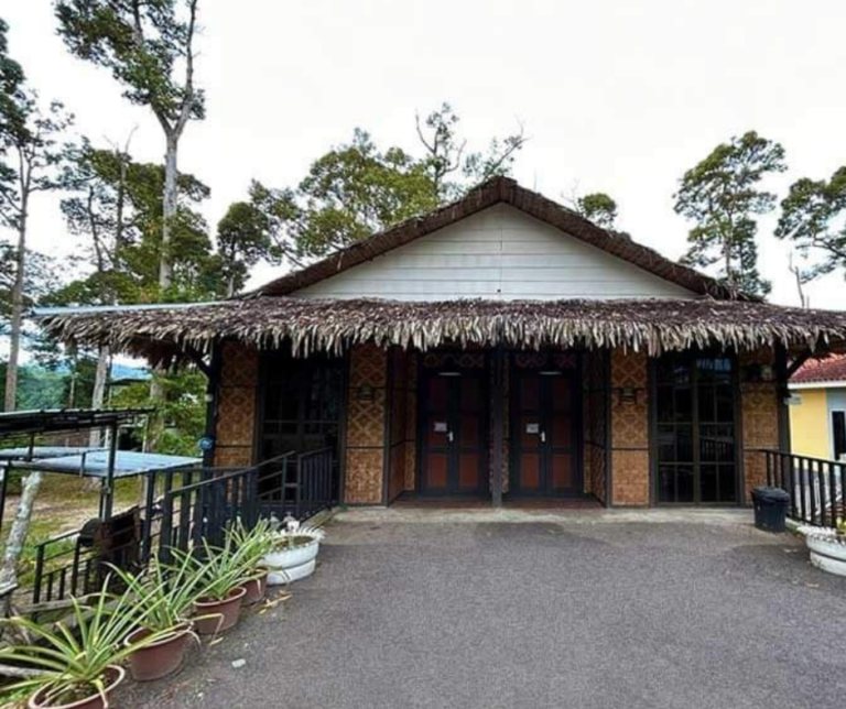 Chalet Tradisional Moden minimalis di resort tebing sungai perak